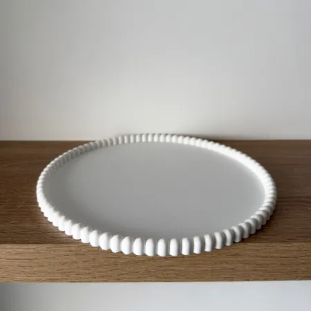 Elegancka Tacka Ozdobna, Podstawka z Ryflami